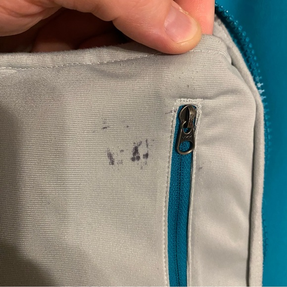 Women’s Small Mountain Hardwear Softshell Jacket - Picture 6 of 15